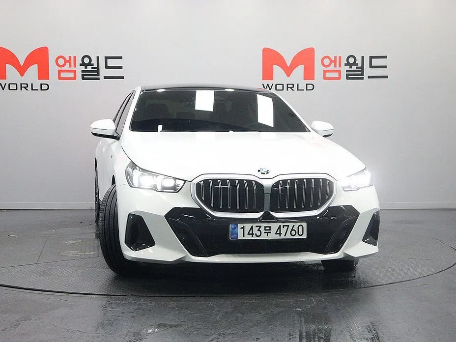 BMW 5-Series — фото 10