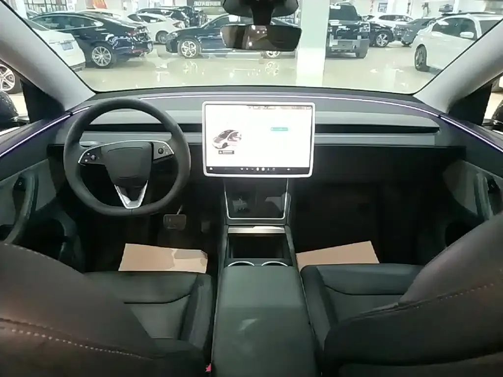 Tesla Model Y — фото 5