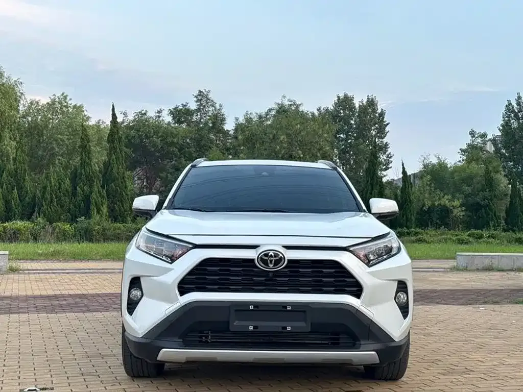 Toyota RAV4 — фото 9