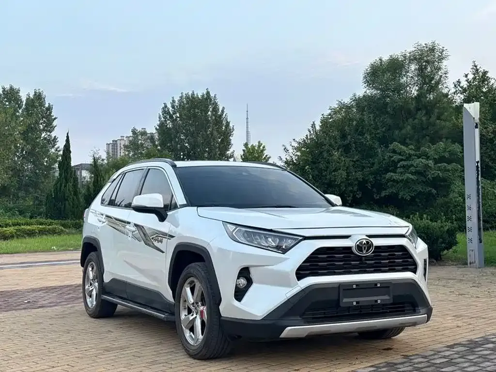 Toyota RAV4 — фото 6
