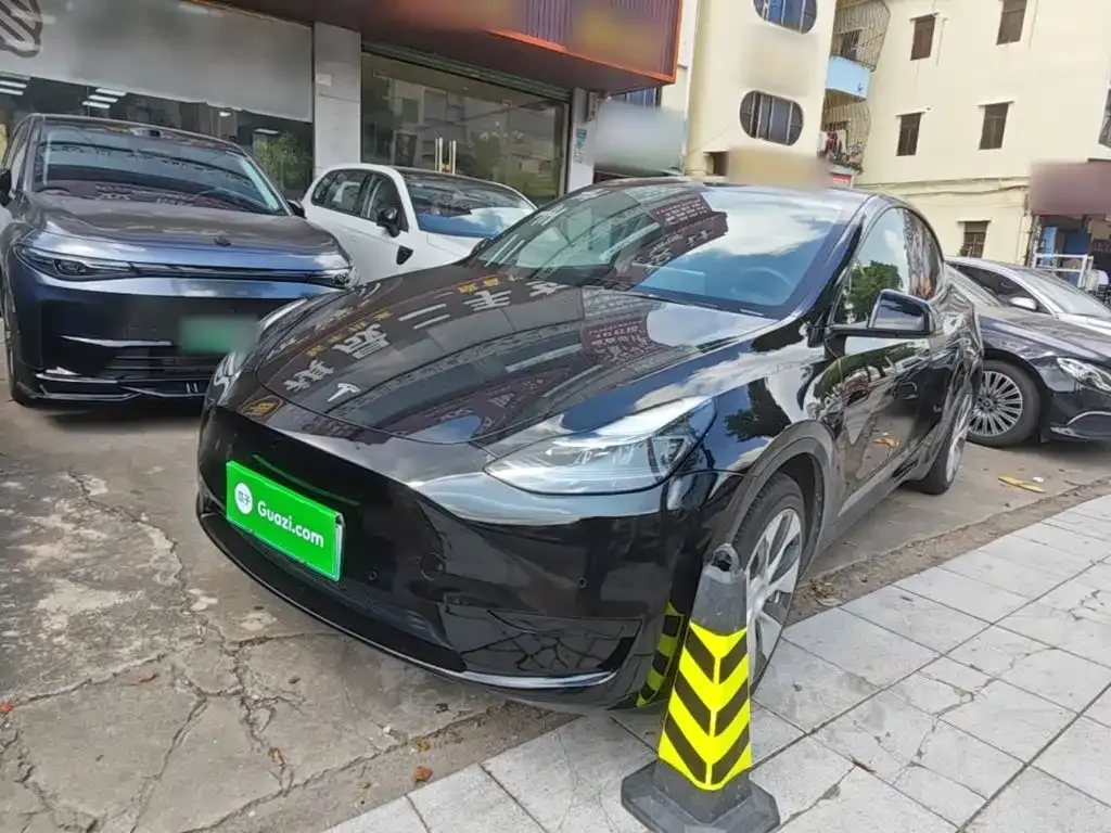 Tesla Model Y — фото 1