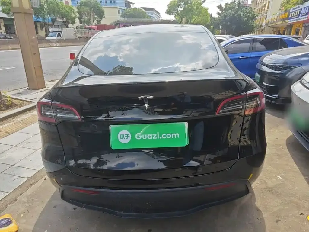 Tesla Model Y — фото 6