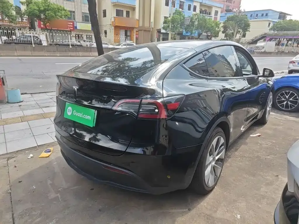 Tesla Model Y — фото 8