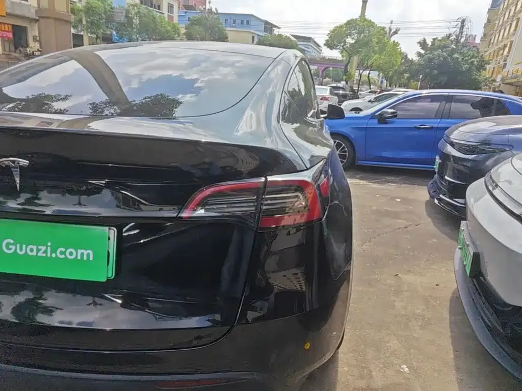Tesla Model Y — фото 10
