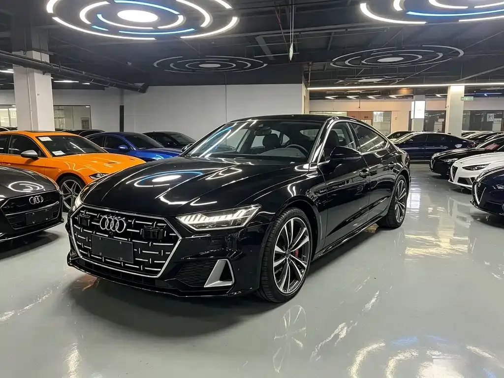Audi A7L — фото 1