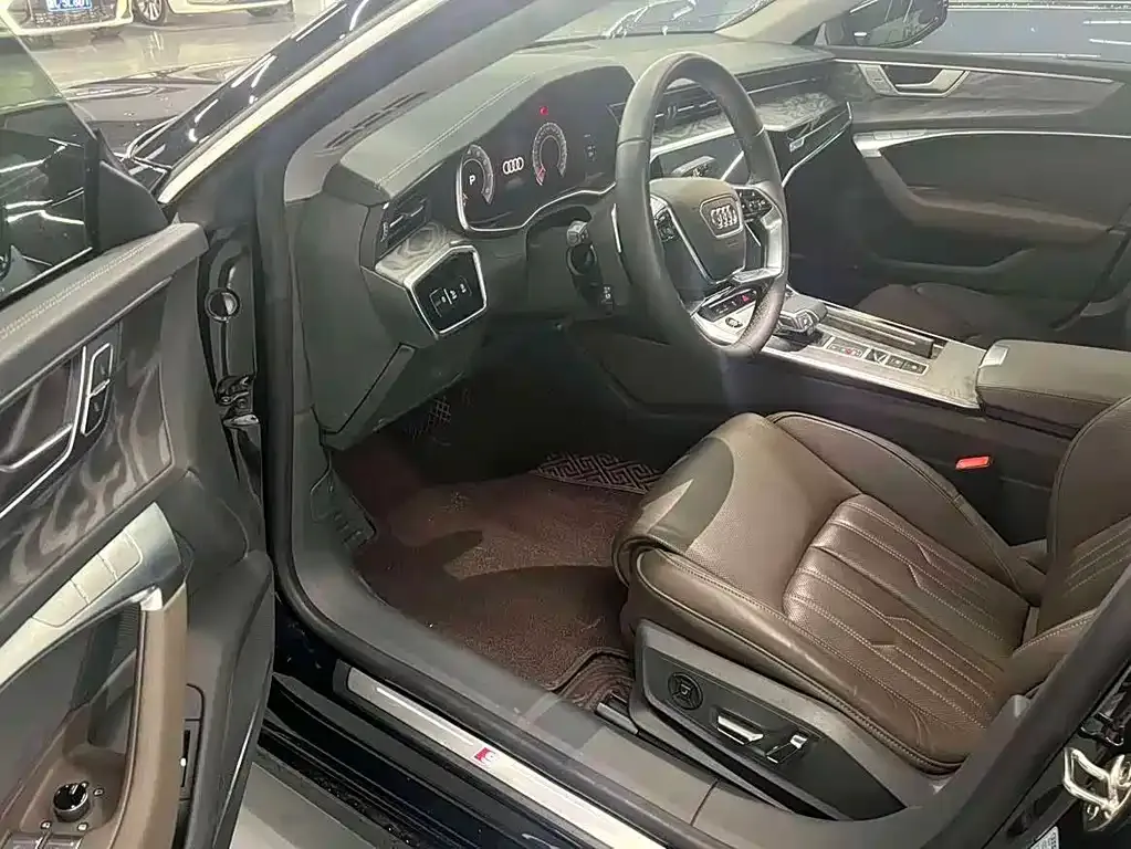 Audi A7L — фото 8