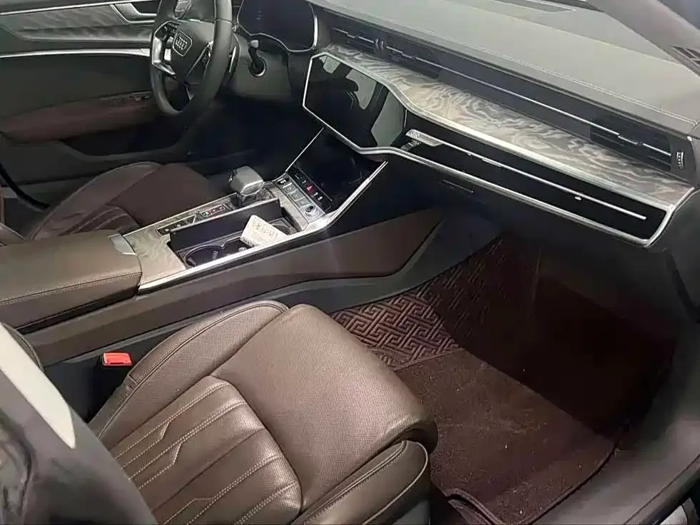 Audi A7L — фото 10