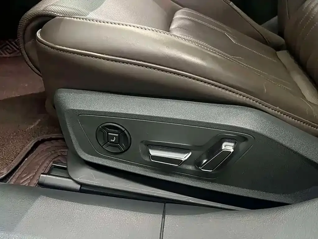 Audi A7L — фото 9
