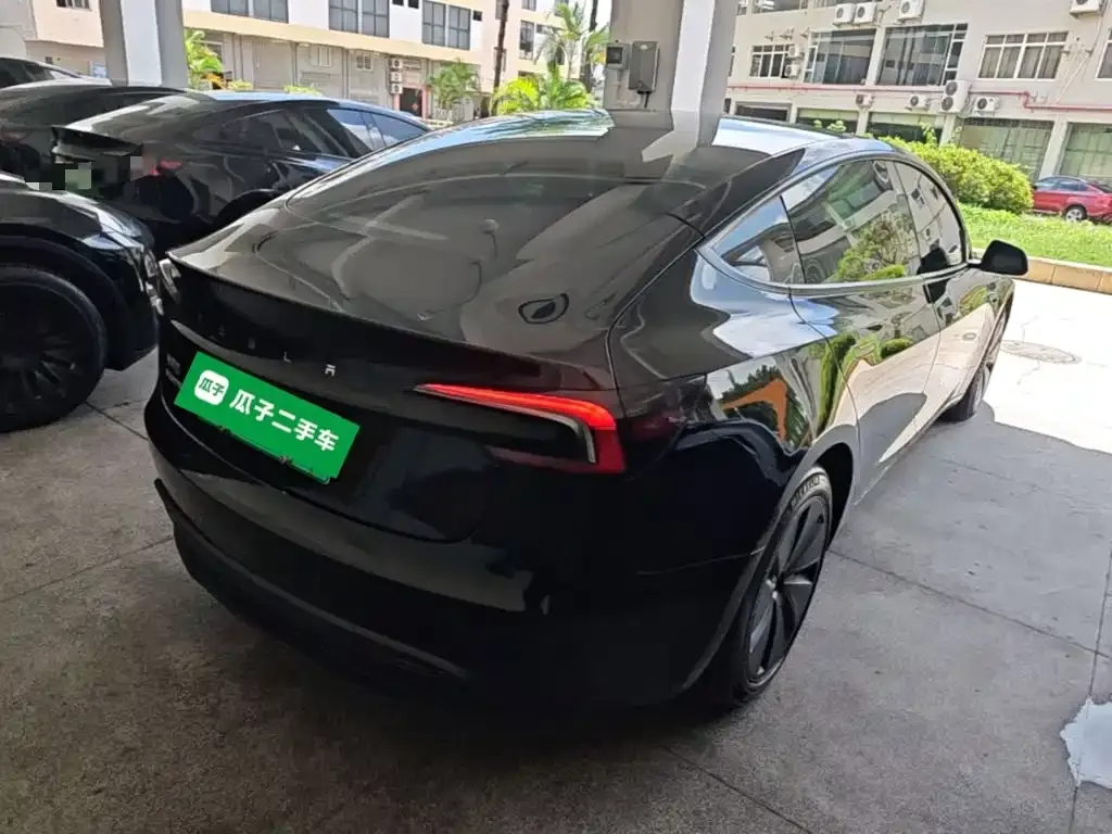 Tesla Model 3 — фото 10
