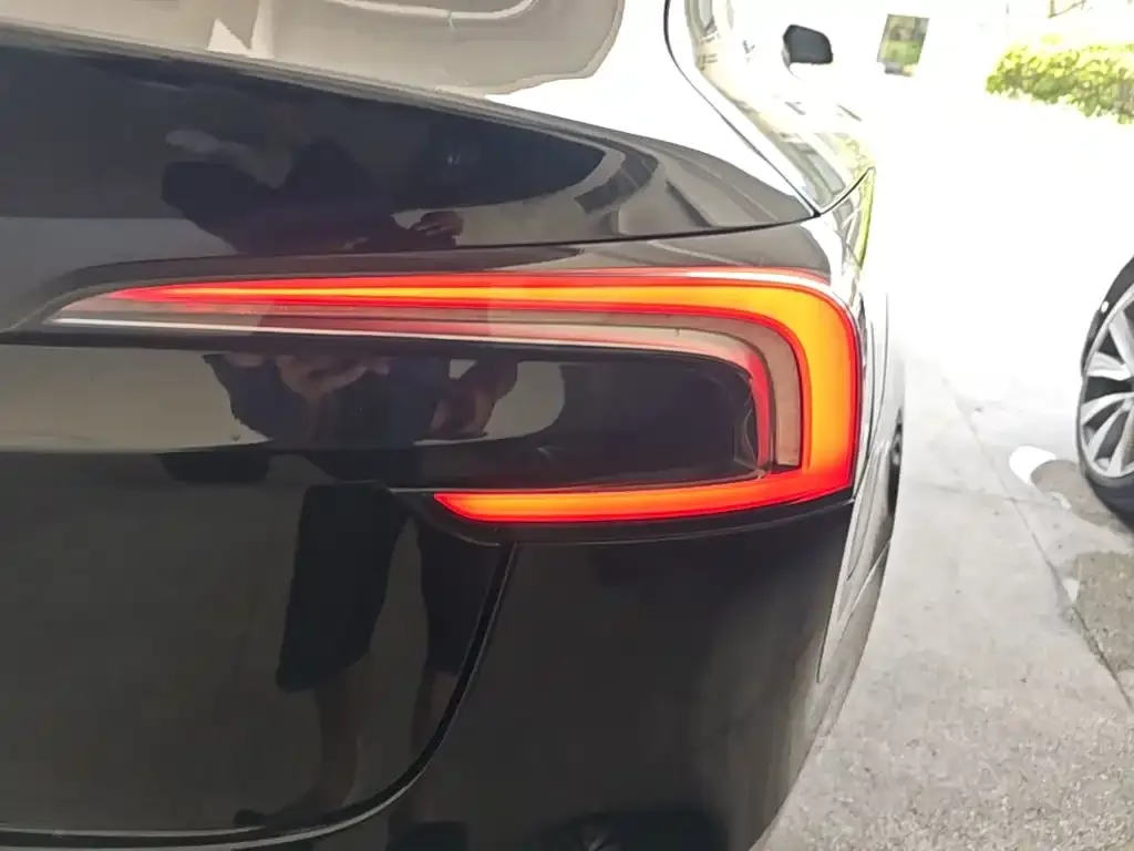 Tesla Model 3 — фото 2