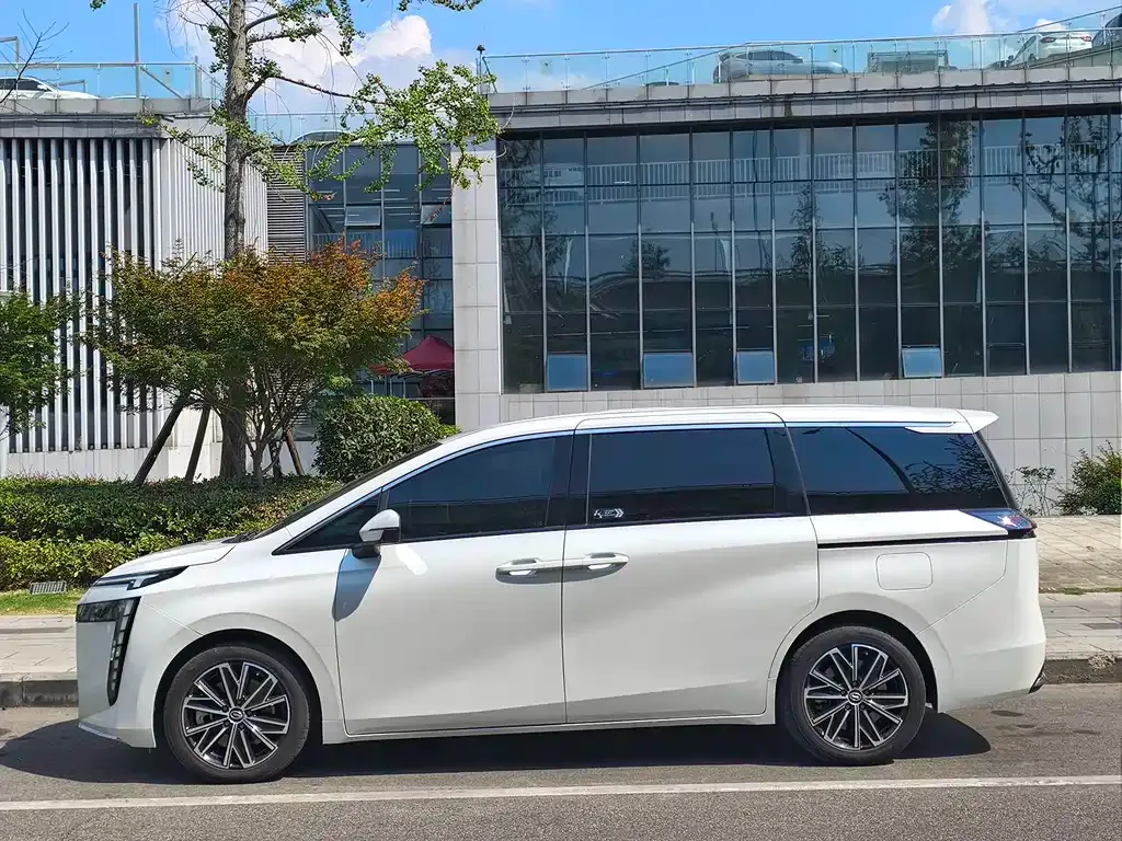 GAC Motor 传祺E8 PHEV — фото 8