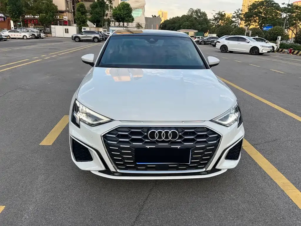Audi A3 — фото 1
