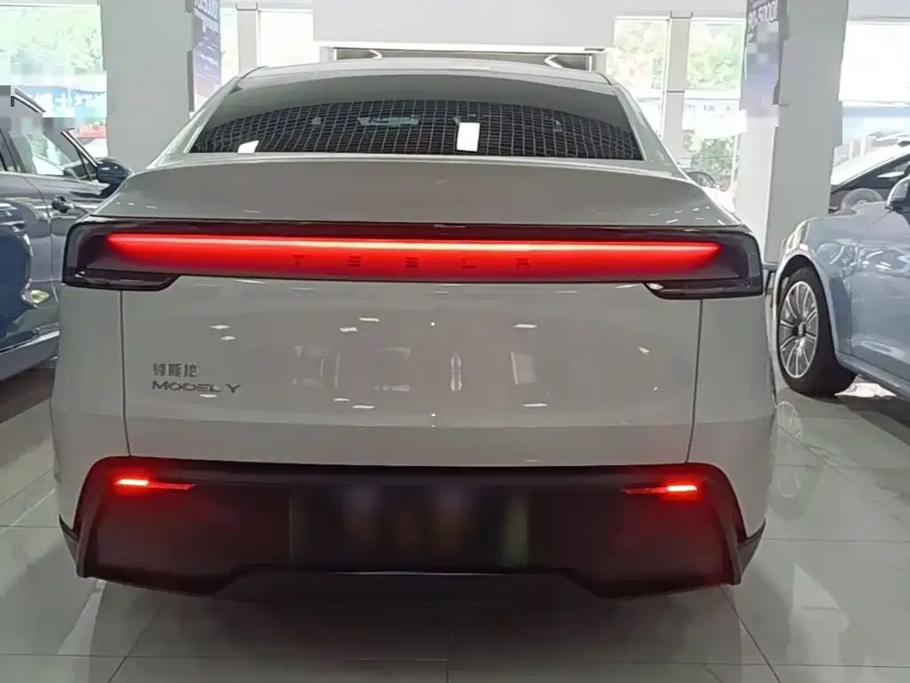 Tesla Model Y — фото 5