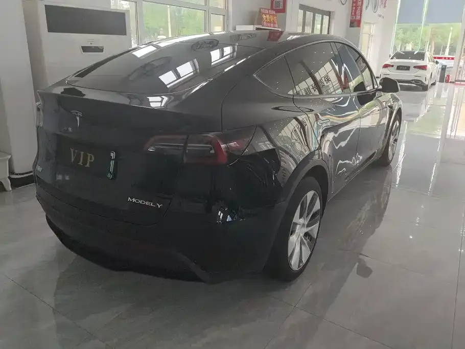Tesla Model Y — фото 6