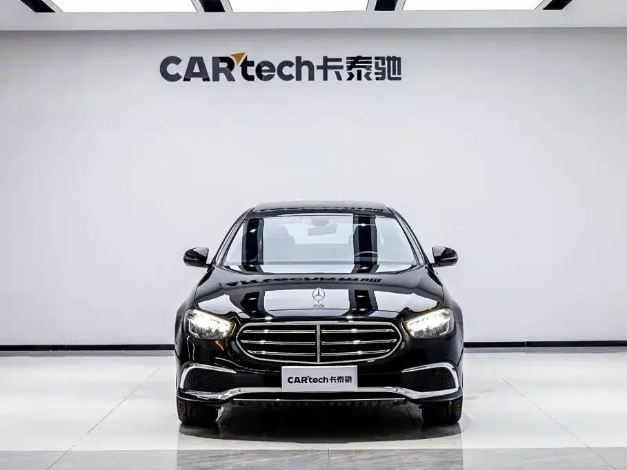 Mercedes-Benz E-Class — фото 1