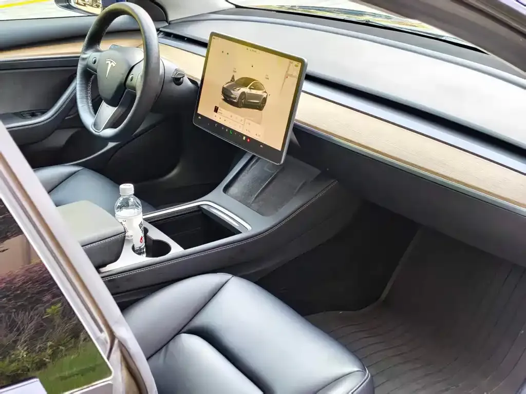 Tesla Model 3 — фото 7