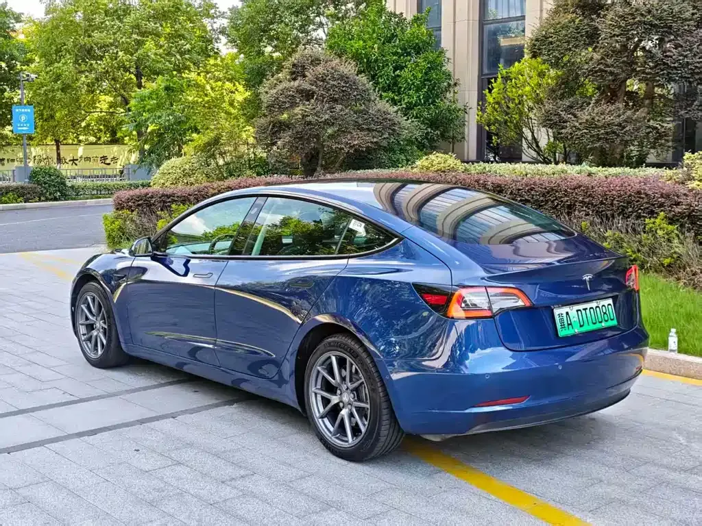 Tesla Model 3 — фото 10