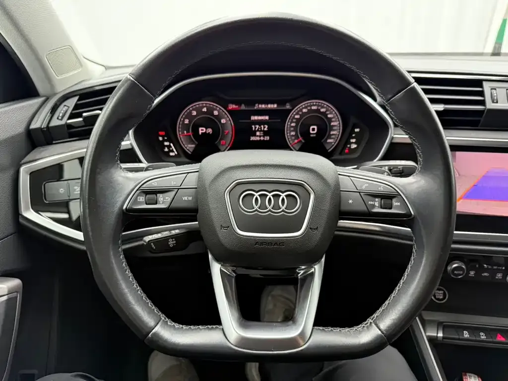Audi Q3 — фото 10