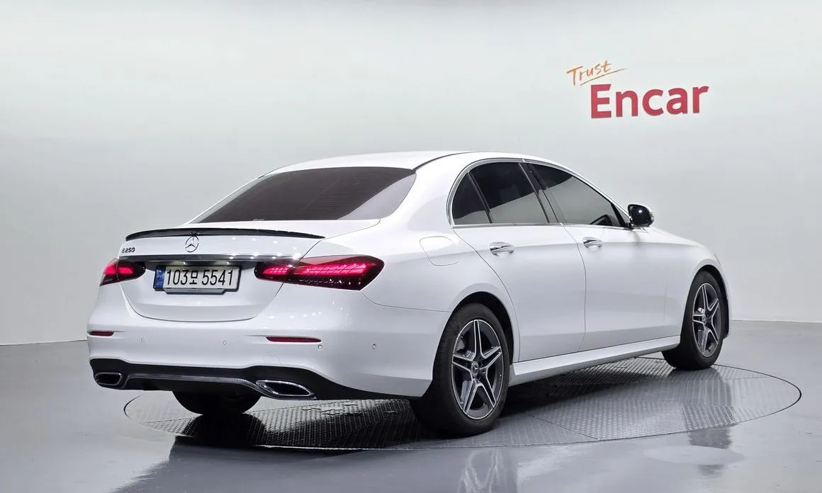 Mercedes-Benz E-Class — фото 3