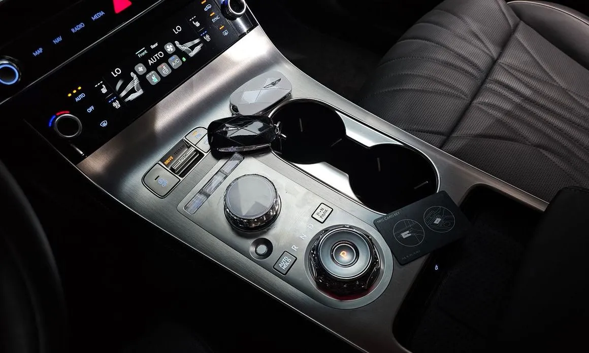 Genesis GV70 — фото 10