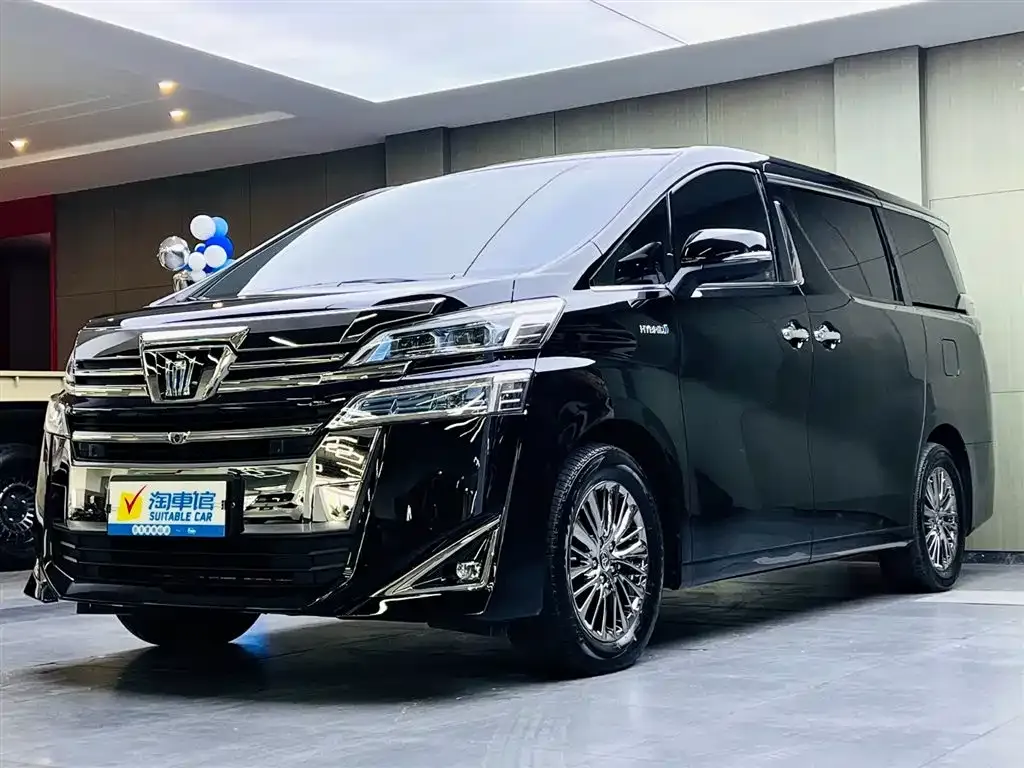 Toyota Vellfire — фото 1