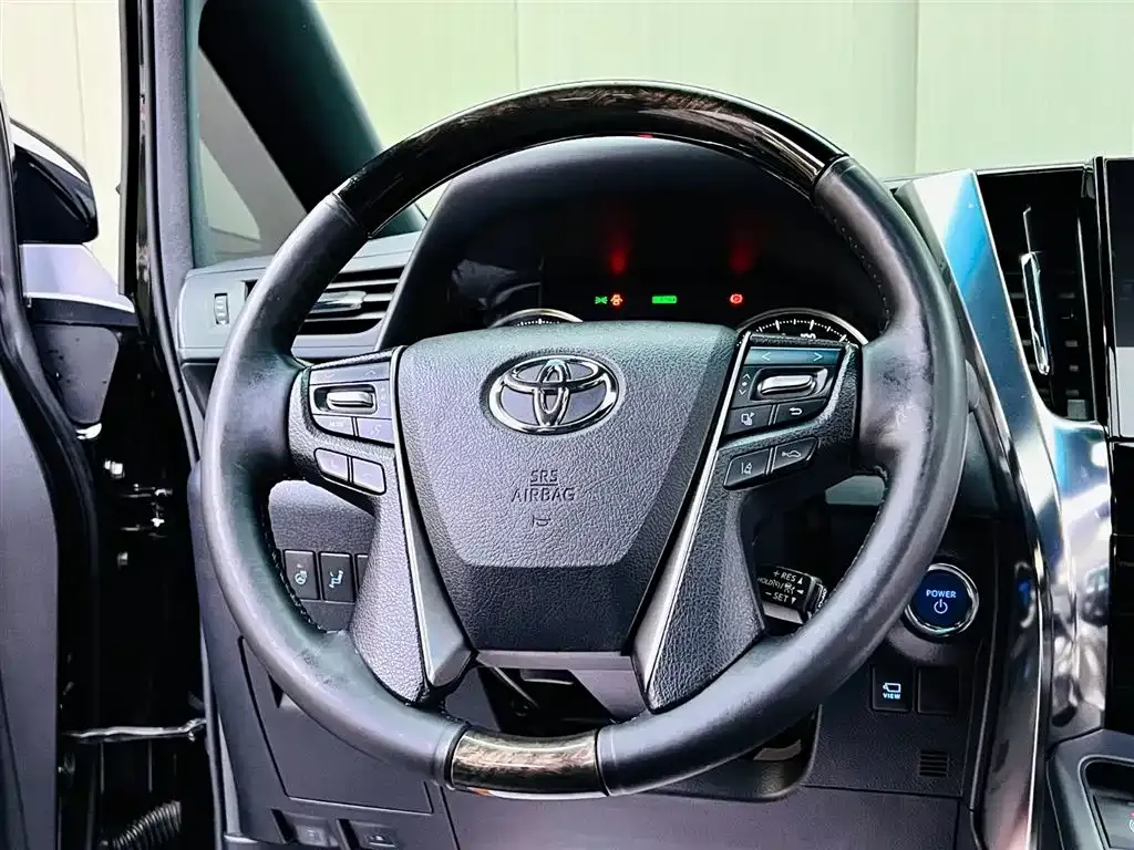 Toyota Vellfire — фото 7
