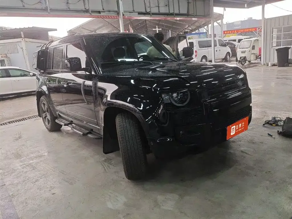 Land Rover Defender — фото 1