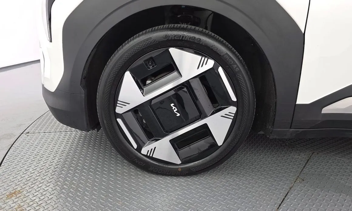 Kia EV3 — фото 9