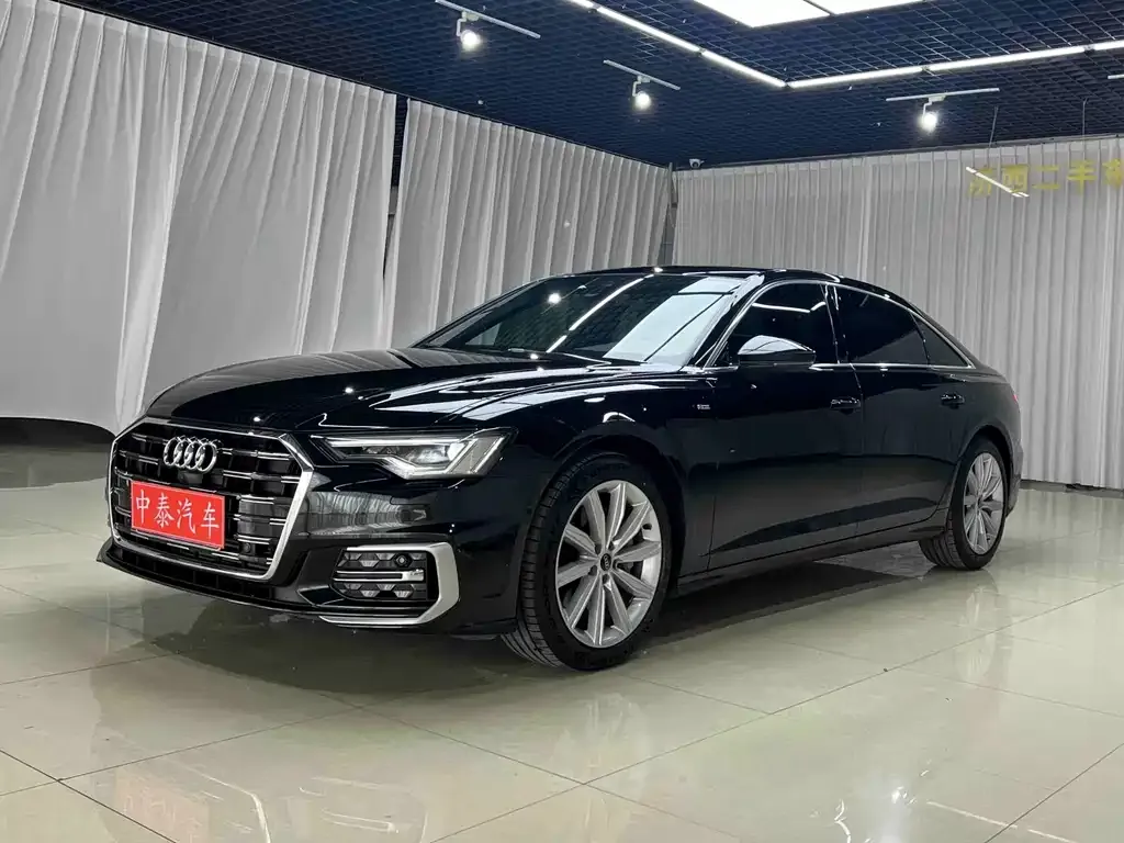 Audi A6L — фото 1
