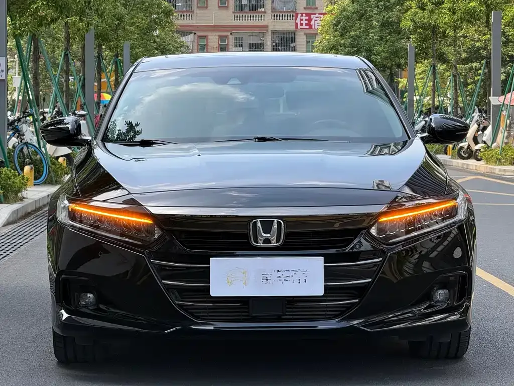 Honda Accord — фото 8