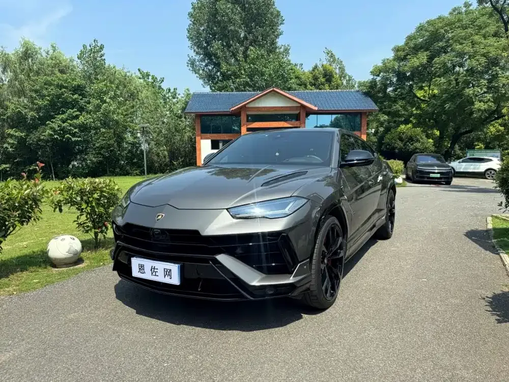 Lamborghini Urus — фото 1