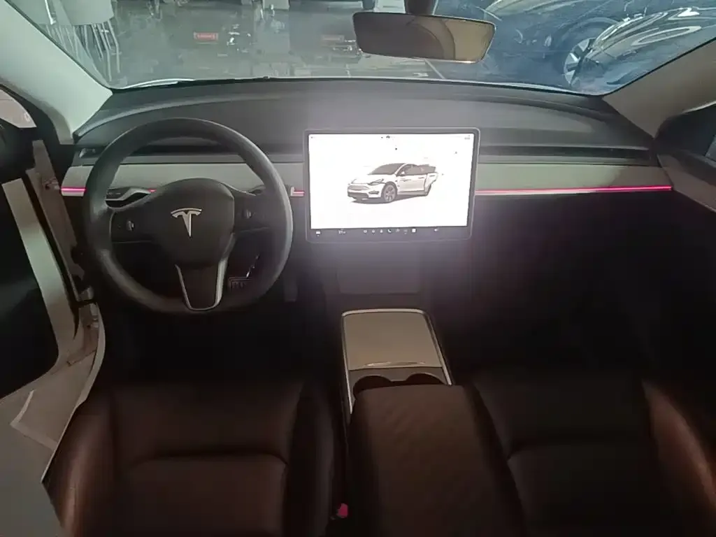 Tesla Model Y — фото 5