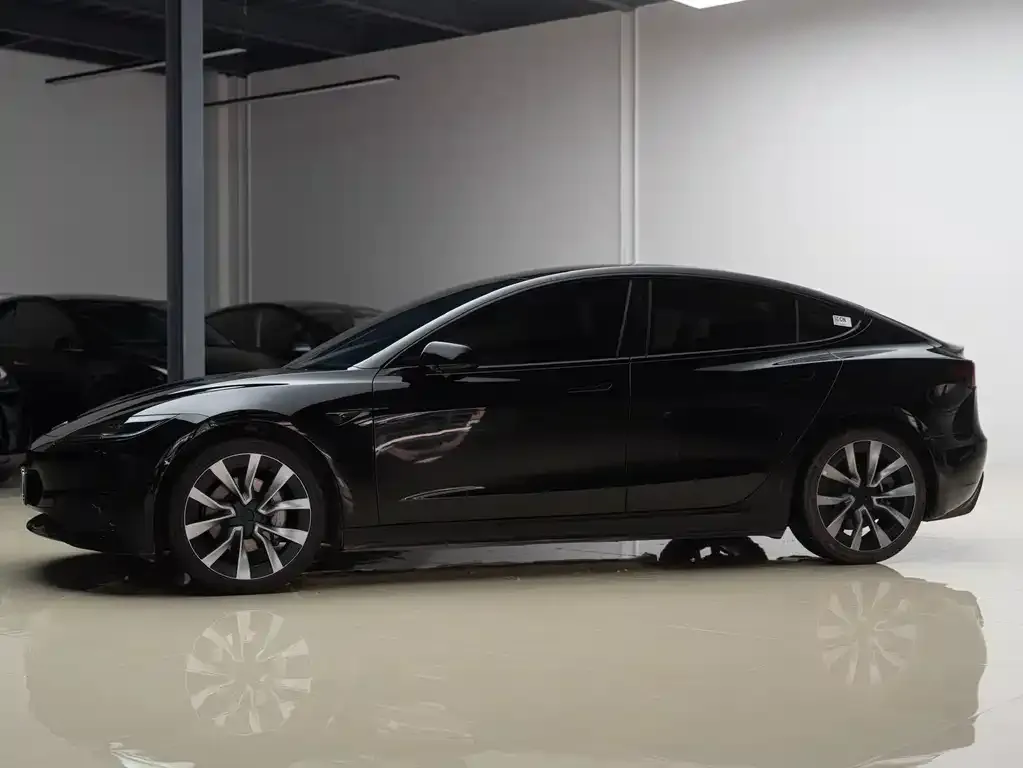 Tesla Model 3 — фото 10