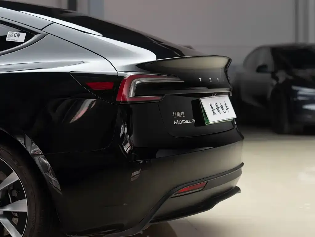 Tesla Model 3 — фото 2