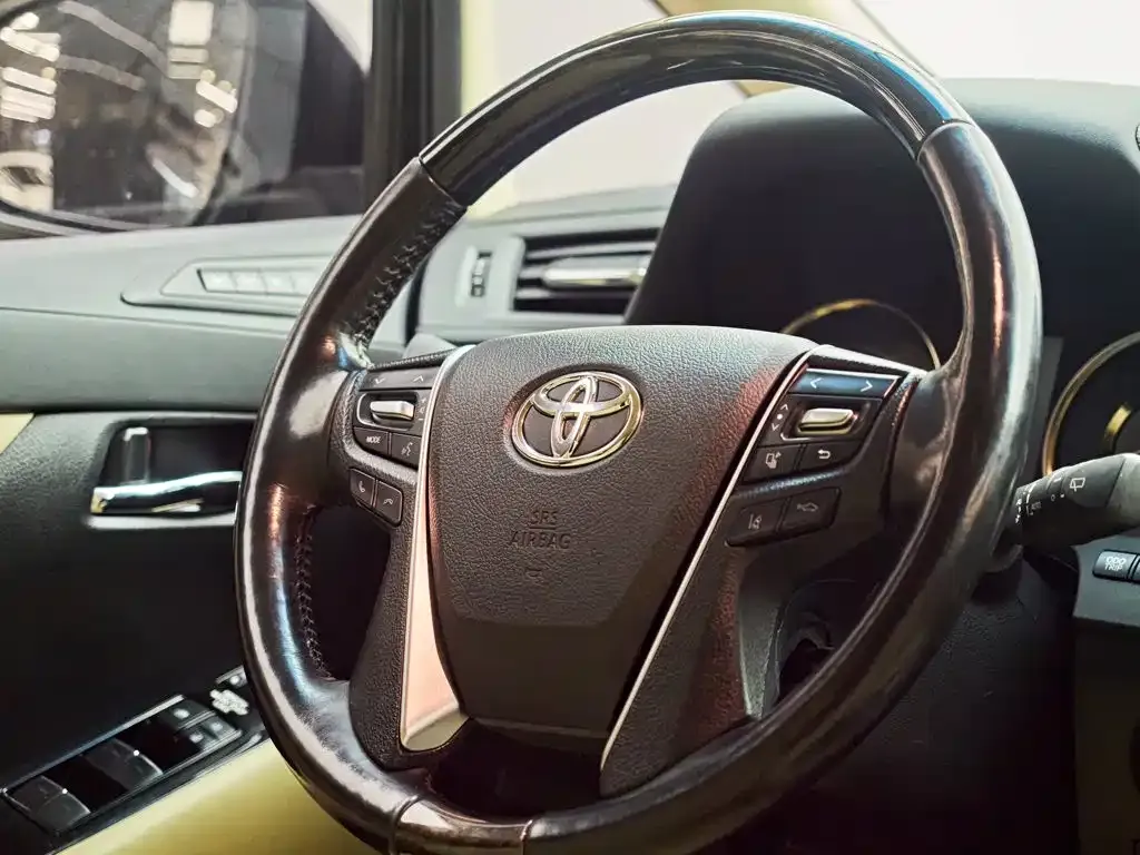 Toyota Vellfire — фото 4