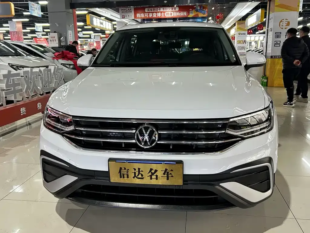 Volkswagen Tiguan L — фото 7