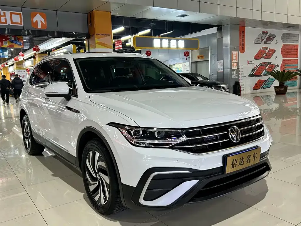Volkswagen Tiguan L — фото 5