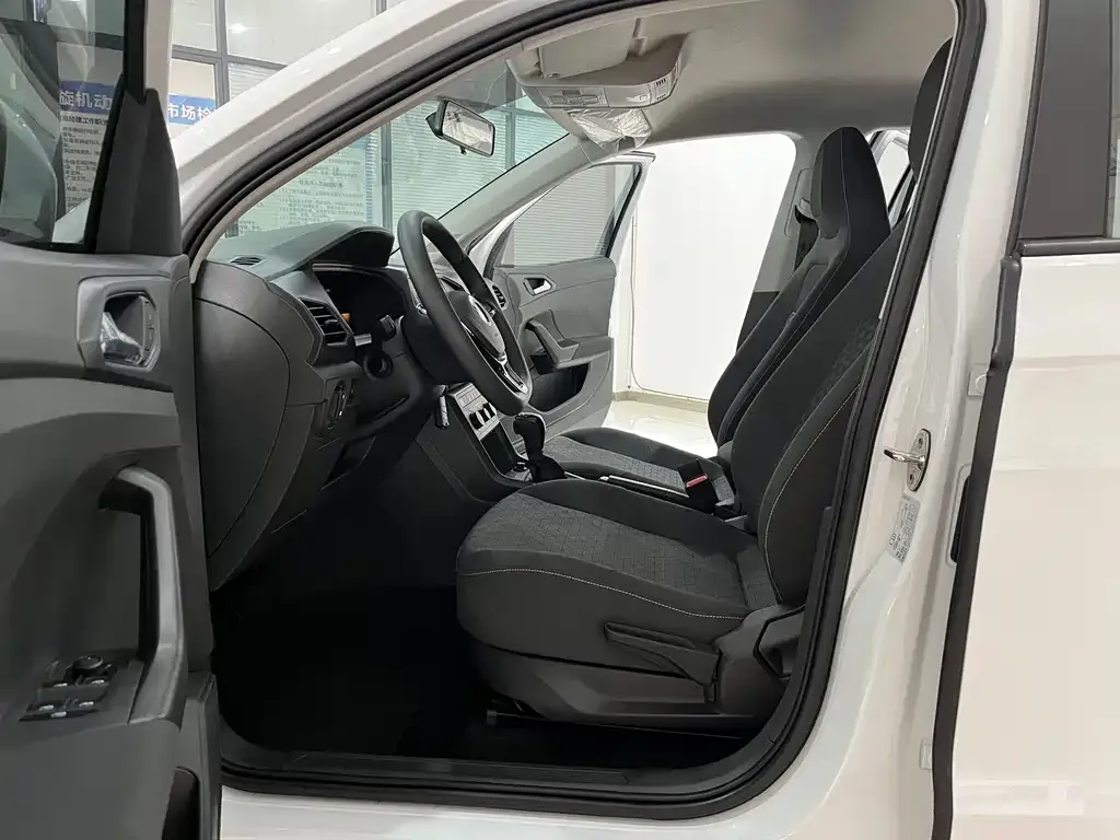 Volkswagen T-Cross — фото 3