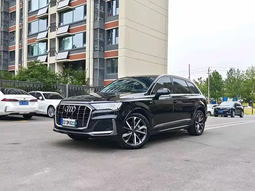 Audi Q7 — фото 1
