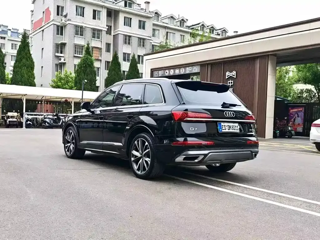 Audi Q7 — фото 9
