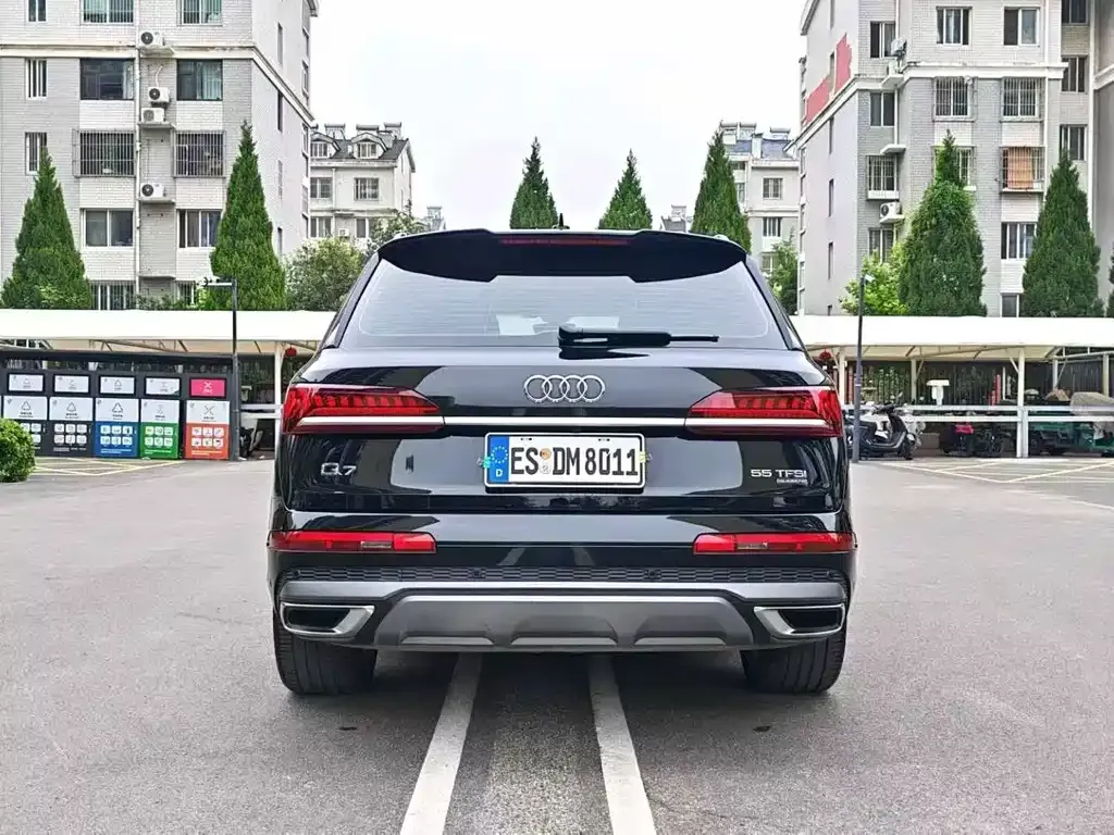 Audi Q7 — фото 8