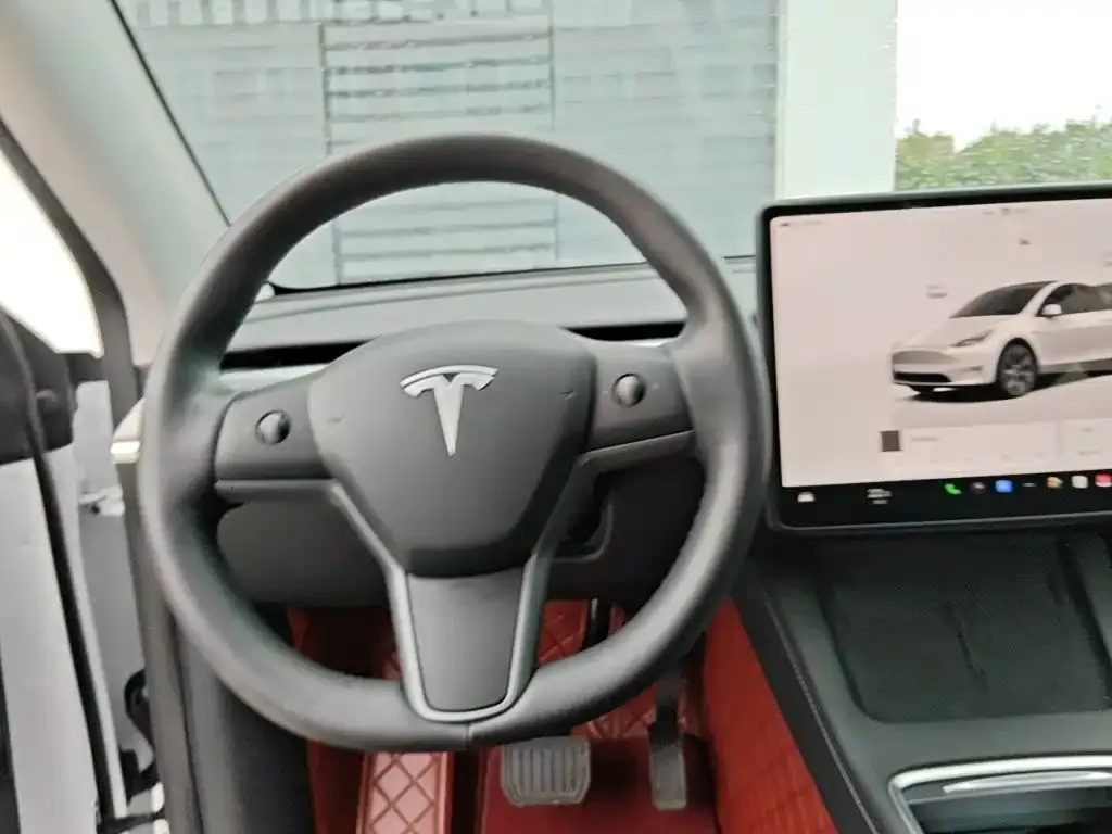 Tesla Model Y — фото 5