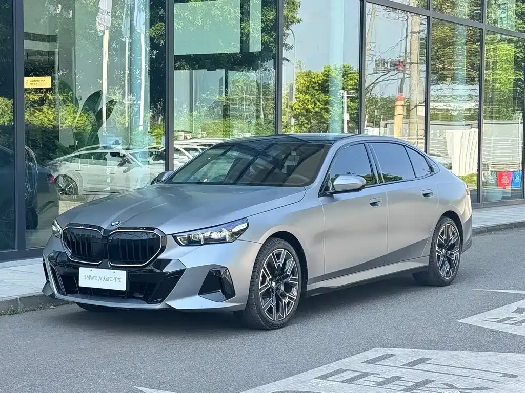 BMW 5 Series — фото 1