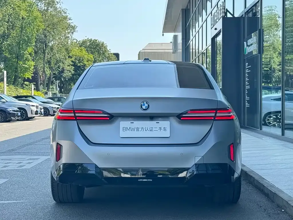 BMW 5 Series — фото 5