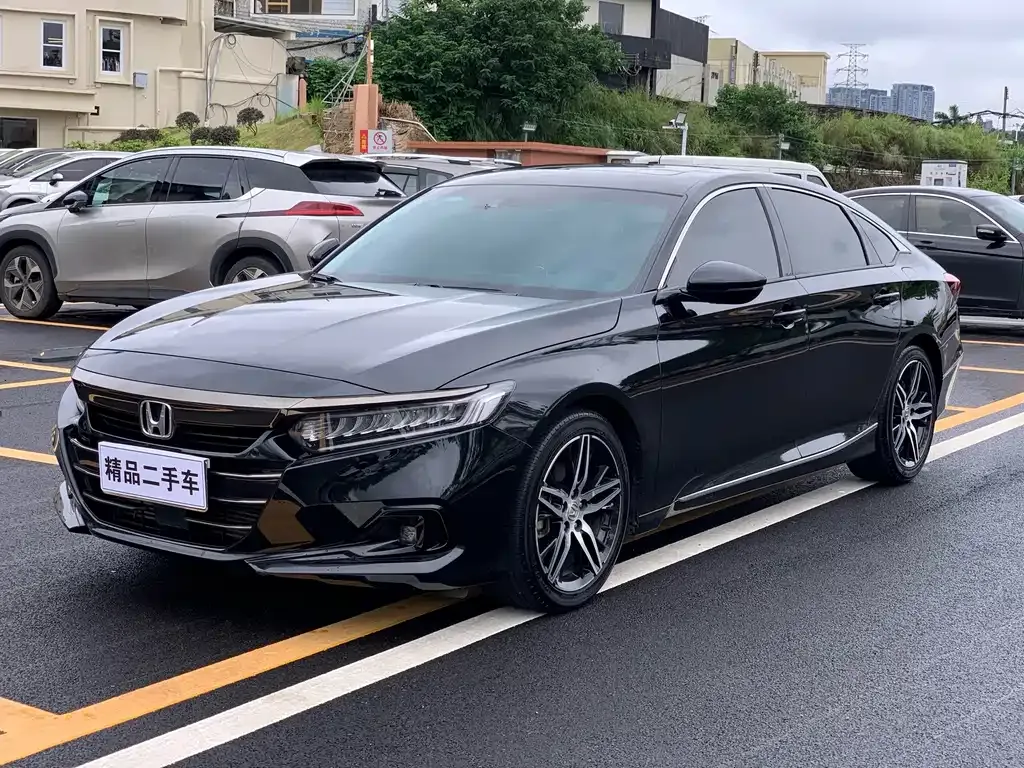 Honda Accord — фото 1