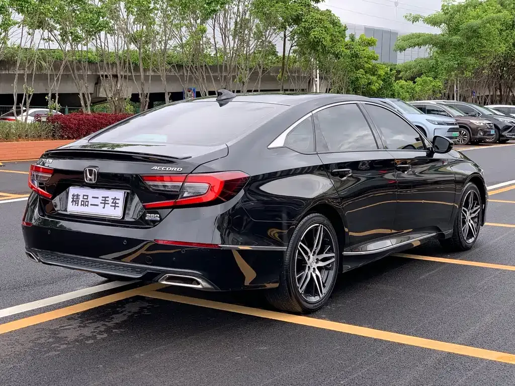 Honda Accord — фото 10