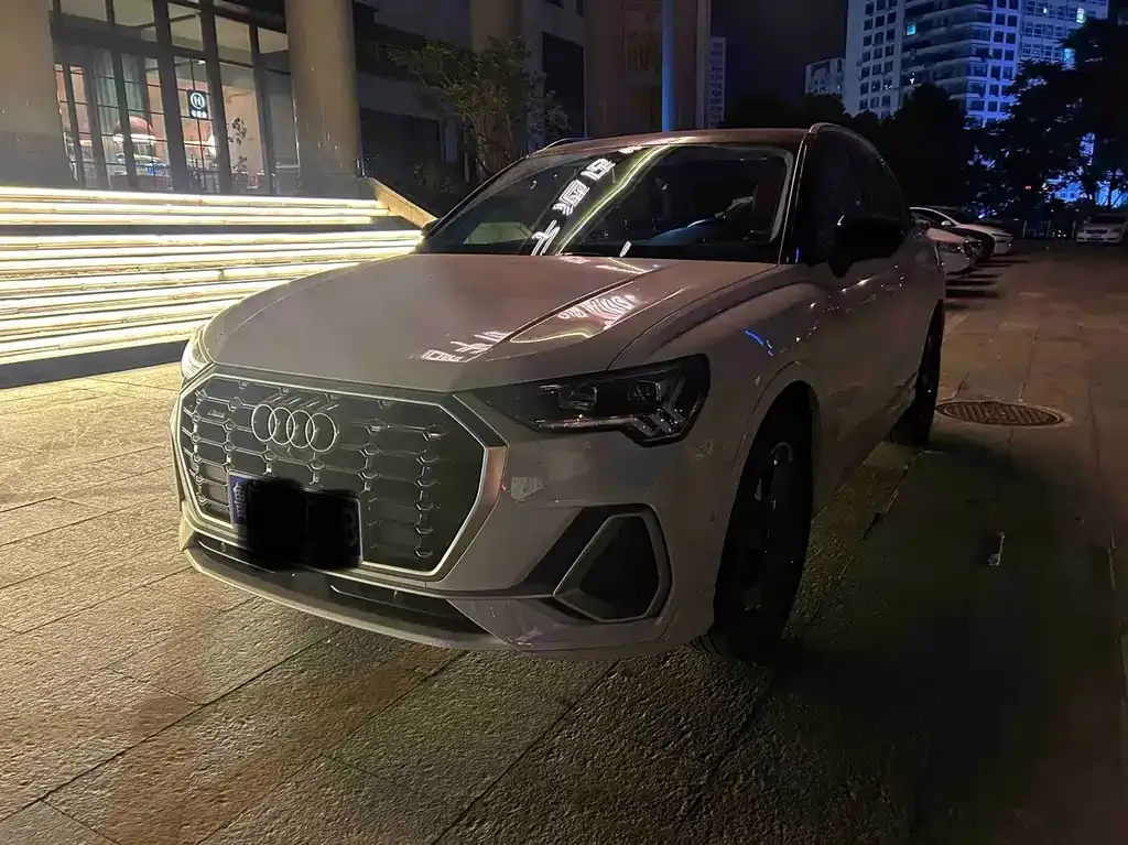Audi Q3 — фото 1