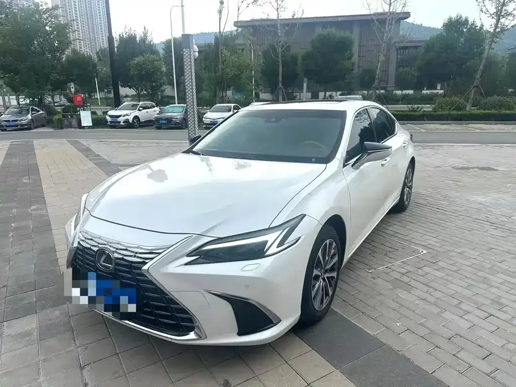 Lexus ES — фото 1
