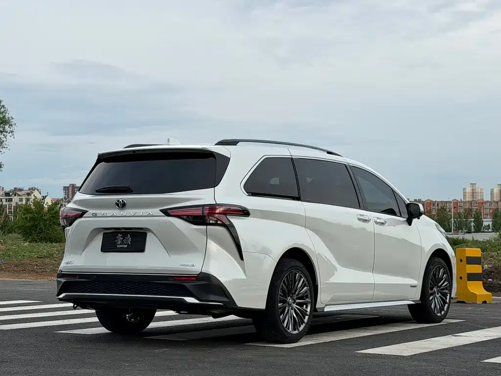 Toyota Granvia 2024 из CN, фото 4