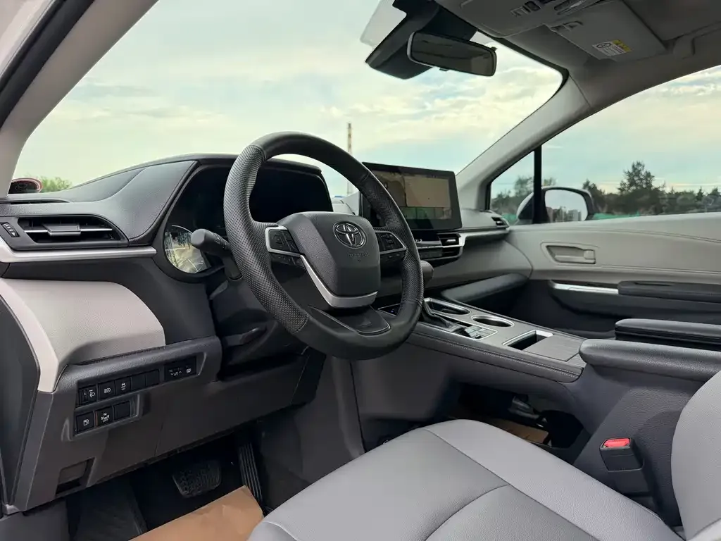 Toyota Granvia 2024 из CN, фото 8
